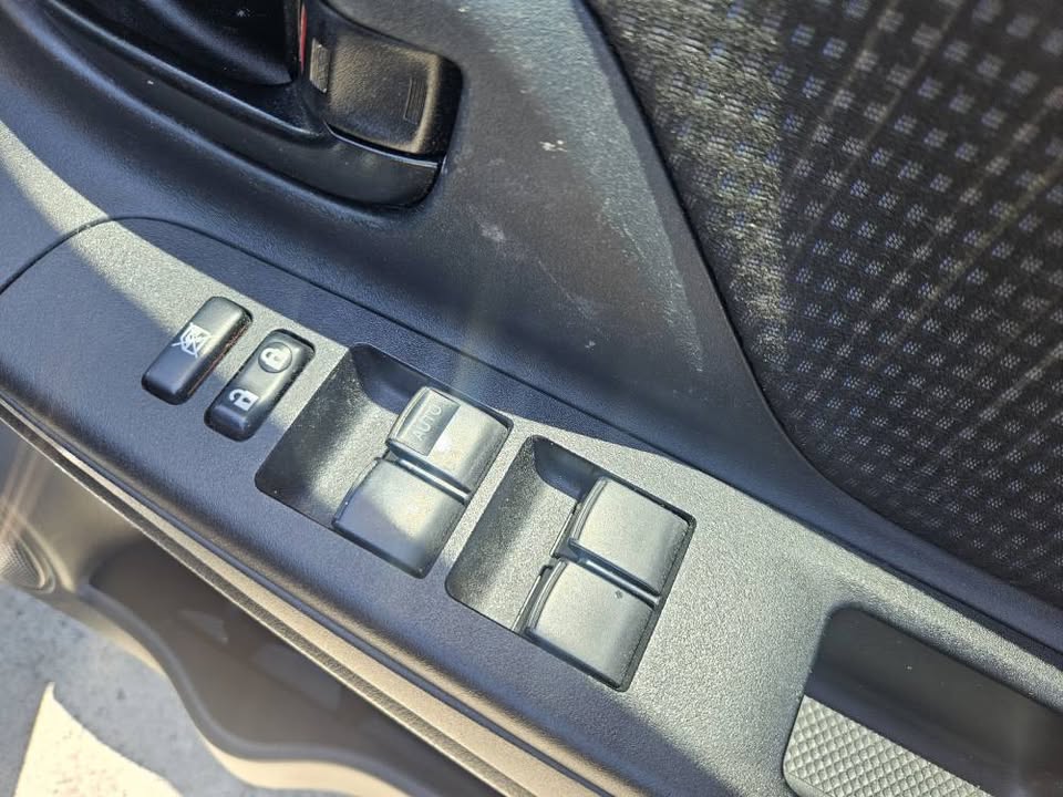 2017 Auto Toyota Yaris with low kms and easy finance 14.jpg